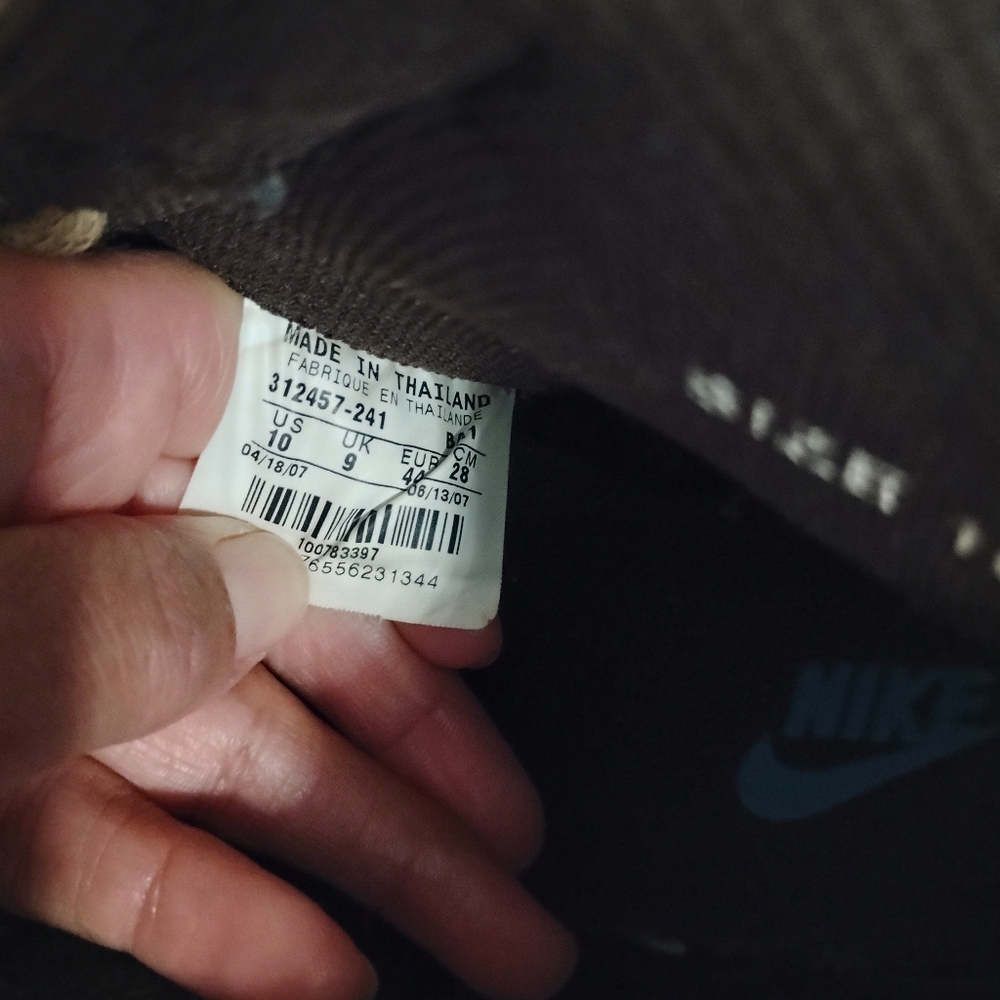 Nike Sneakers - Picture 5 of 9